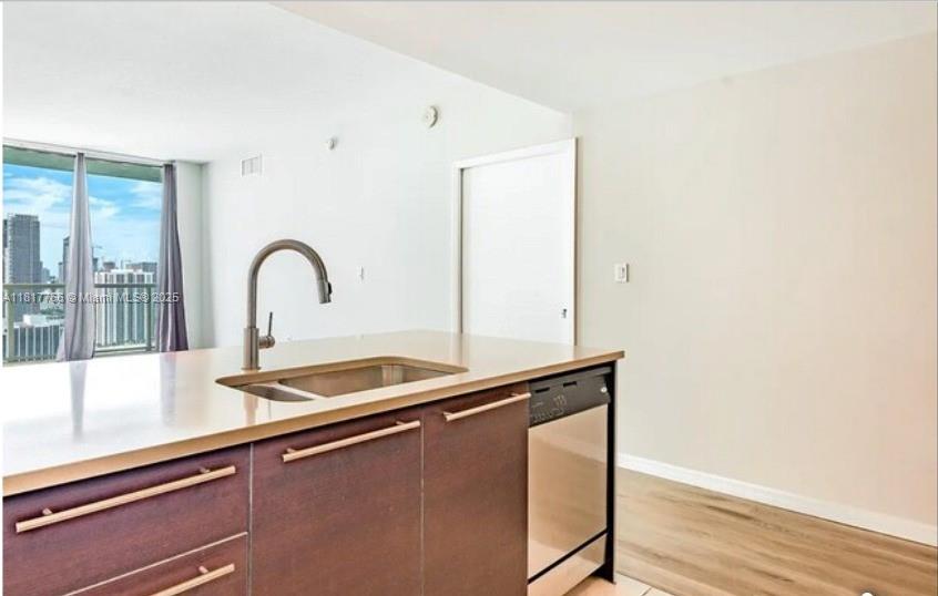 QUANTUM ON THE BAY CONDO - Residential