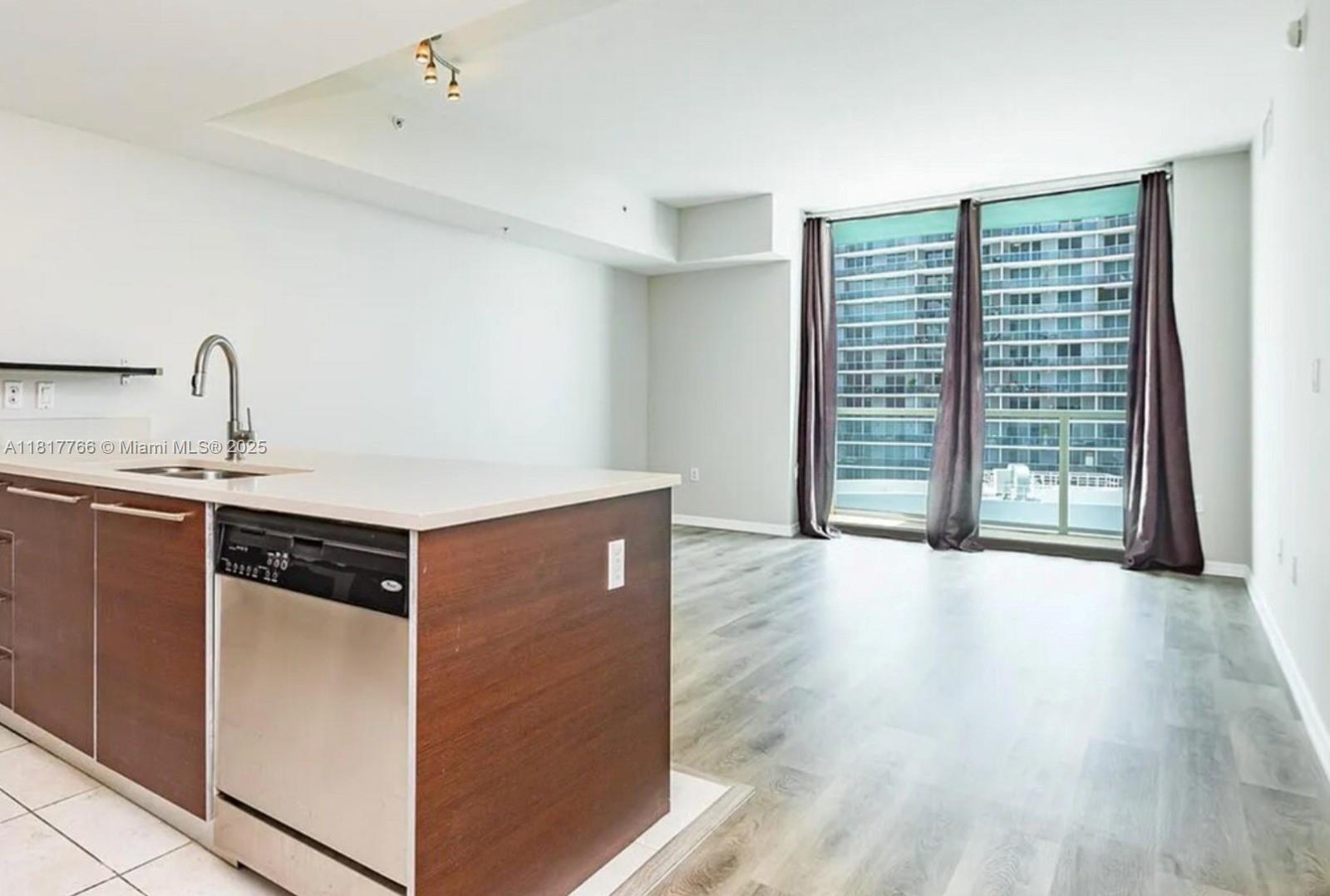 QUANTUM ON THE BAY CONDO - Residential