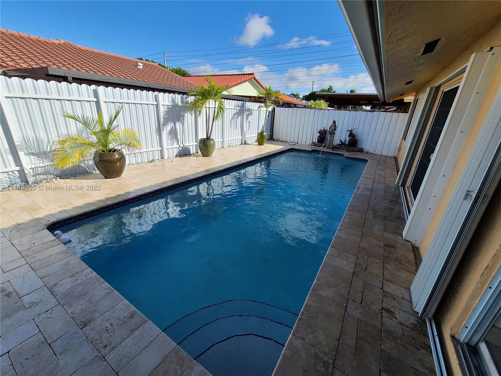 TAMIAMI LAKES SEC 2 - Residential