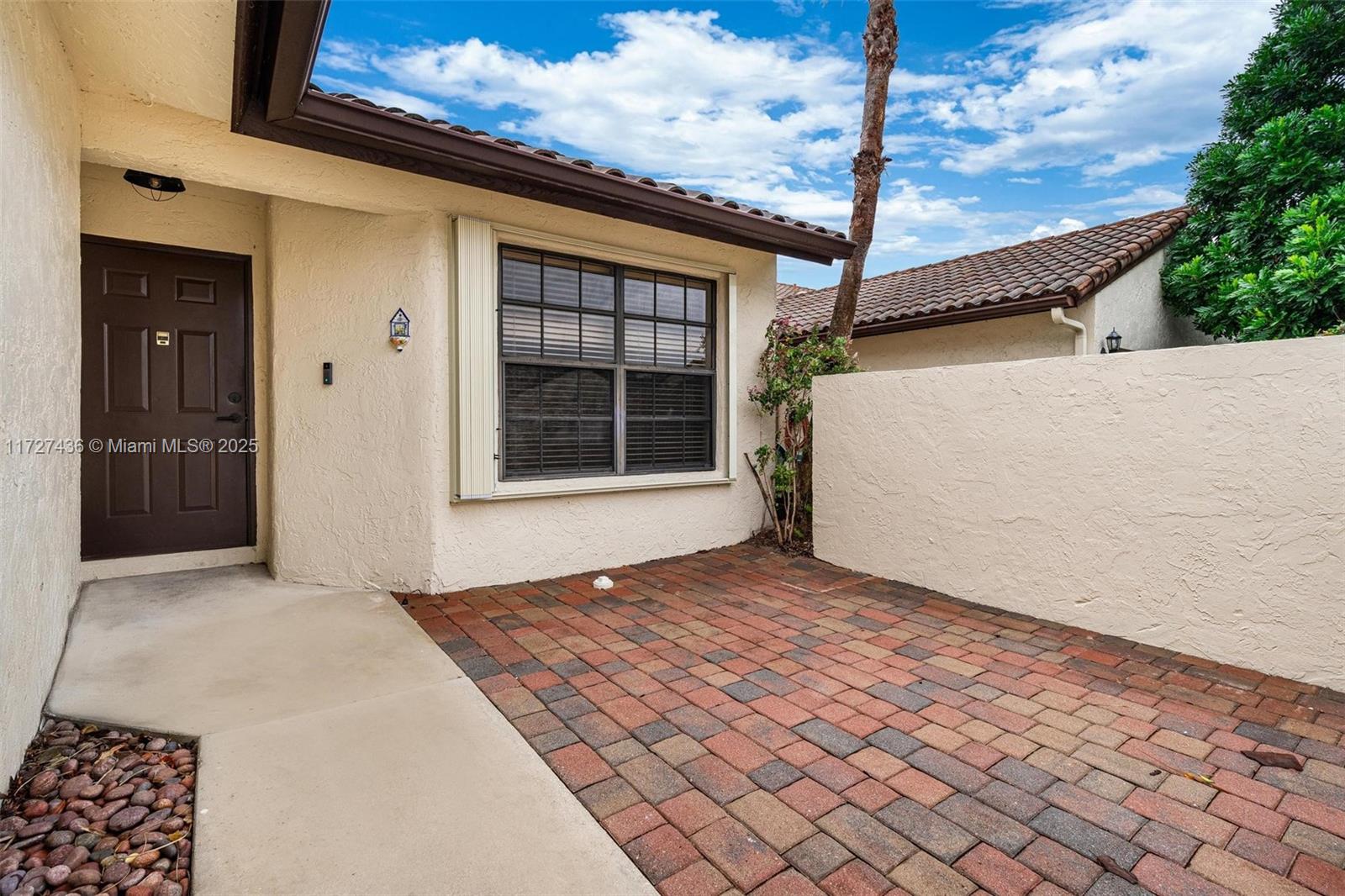WINDWOOD UNIT I - Residential Lease