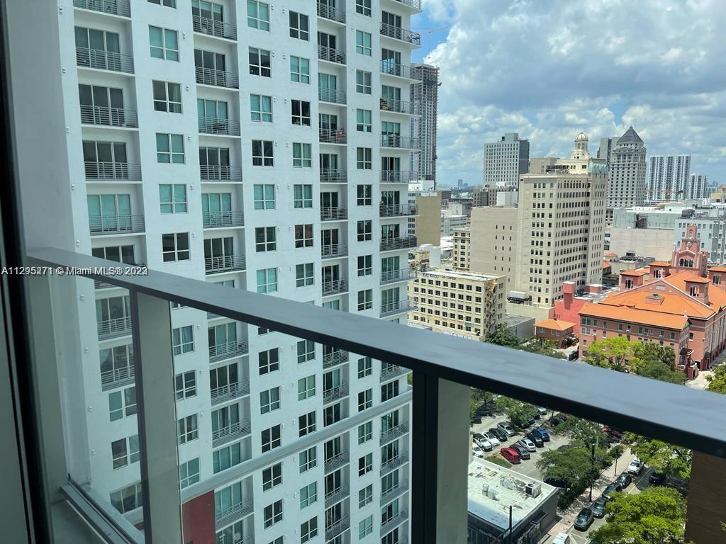 This unit features one bedroom, one full bathroom at YotelPad Miami. Located in the heart of Miami Downtown.
Great for investor. Walking distance from restaurants and shops. MUST SEE!