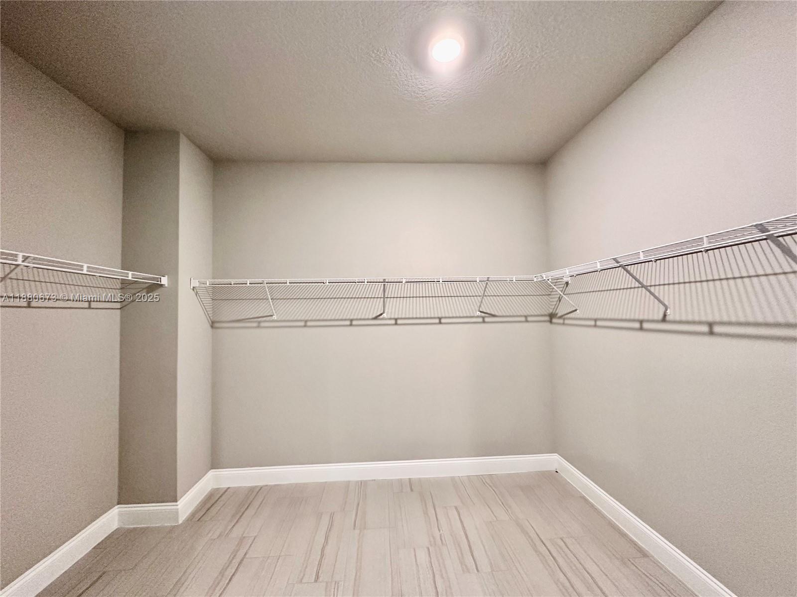 AZALEA - Residential Lease