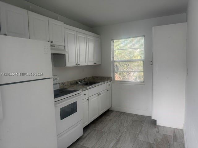 Conveniently located 2-bedroom apartment in downtown West Palm Beach. Situated on the second floor, this unit is within walking distance to downtown shopping, dining, and both the Brightline and Tri-Rail stations. Features tile flooring throughout and has been freshly painted. Quick approval process. Schedule your appointment to view this apartment today. One parking for unit. Automatic fence will be installed for more privacy.