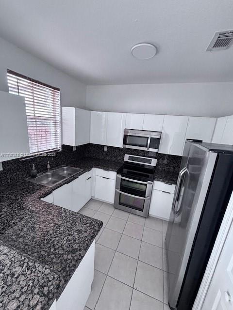 DORAL ISLES NORTH SEC TWO - Residential Lease