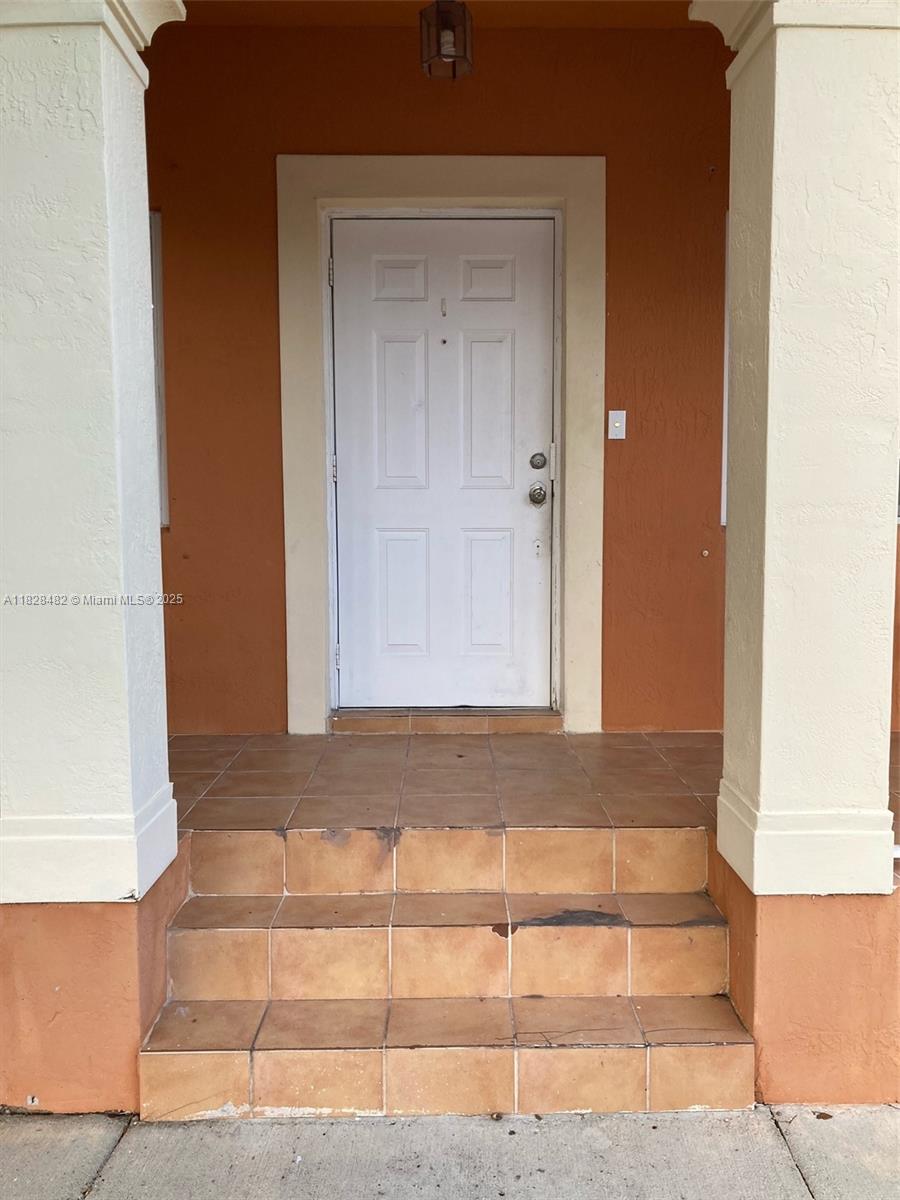 Beautiful and very spacious town house 4 beds/ 3 full baths .One bedroom and bathroom on first floor, tiled floor, corner lot. Don't miss it.