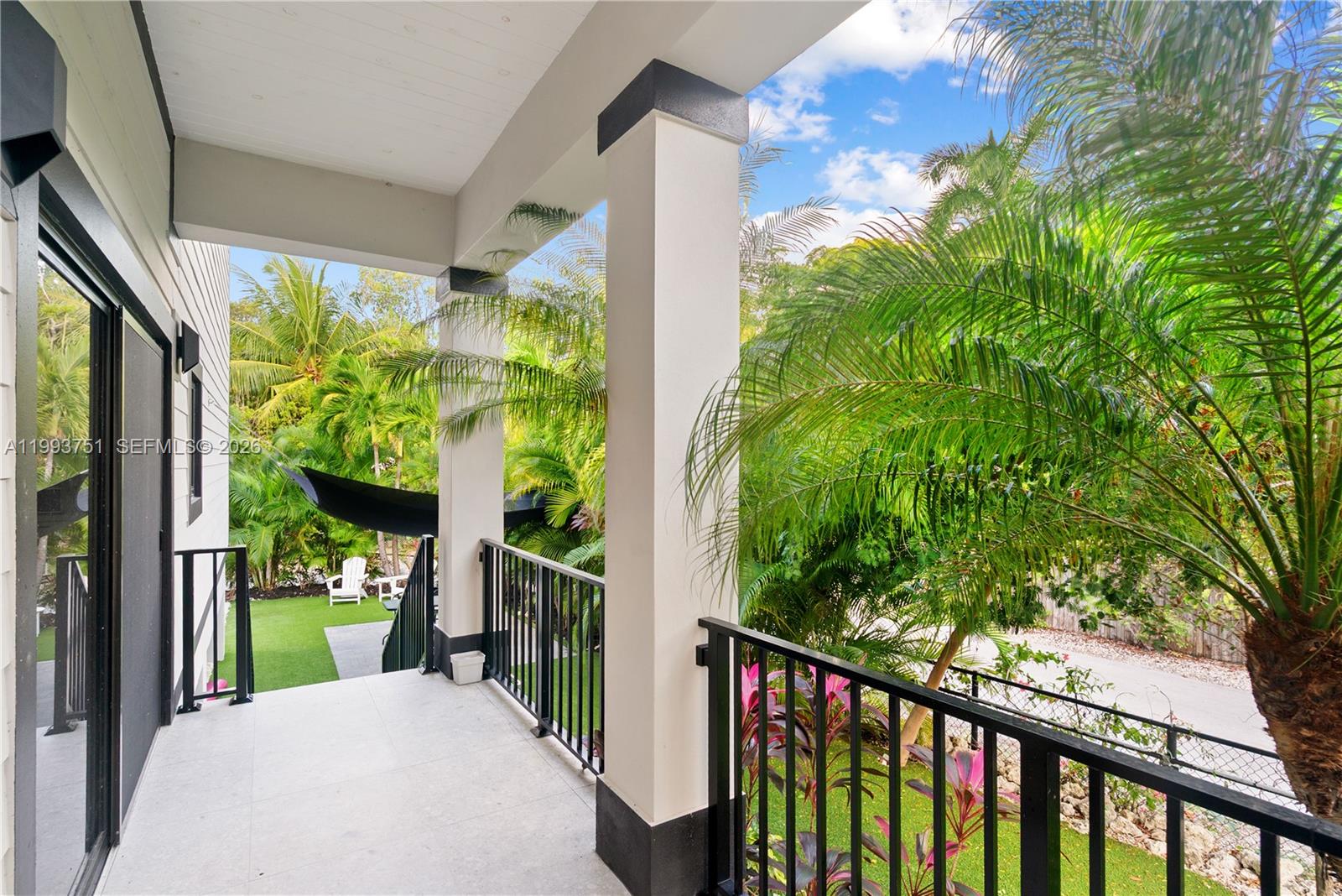 PARADISE POINT - Residential