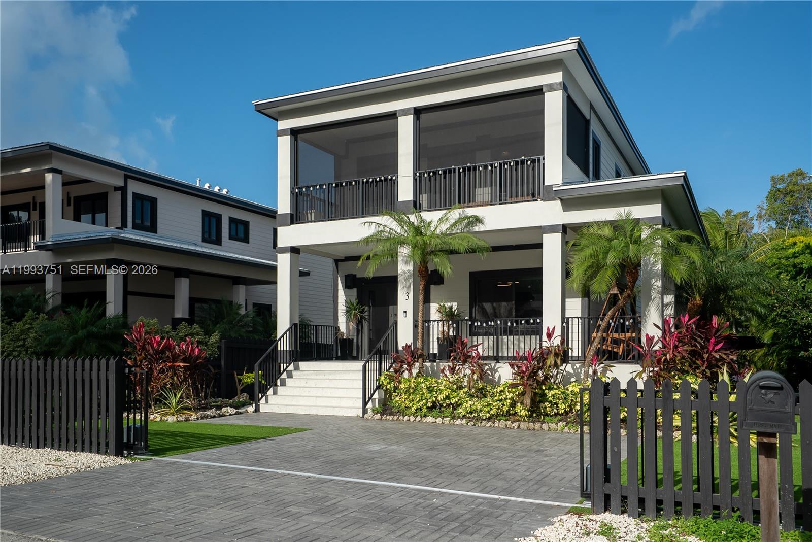 PARADISE POINT - Residential