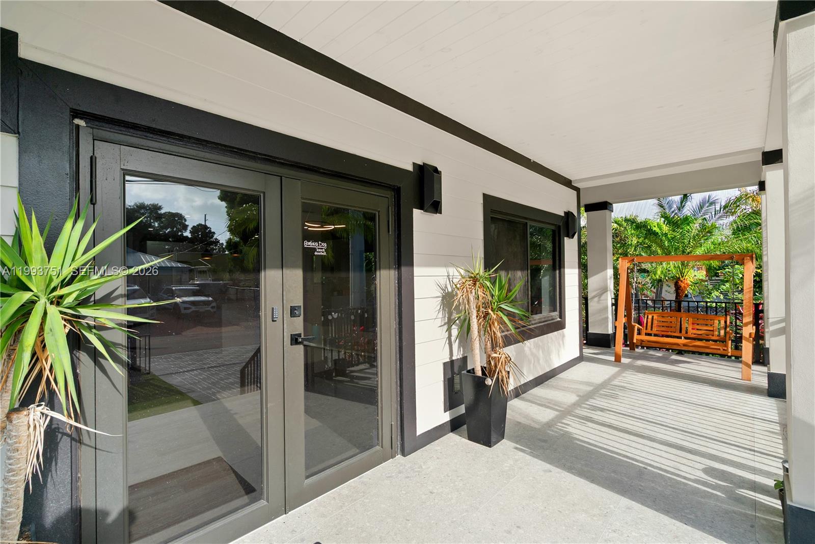 PARADISE POINT - Residential