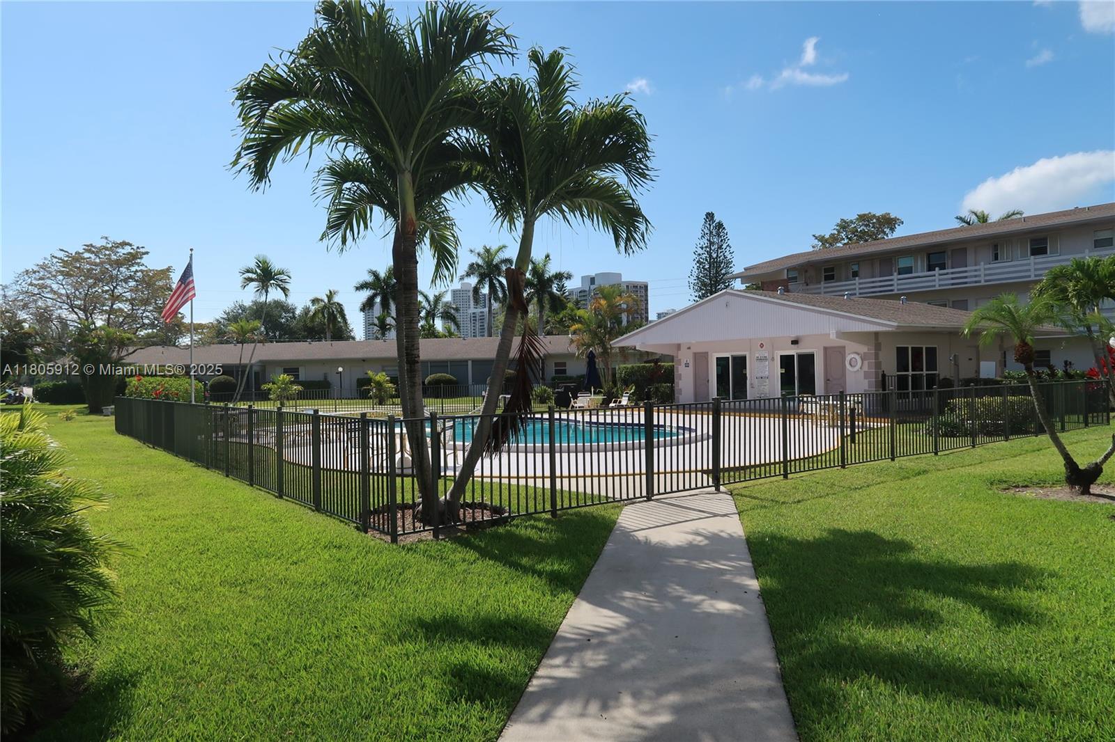 GOLDEN ISLES CONDO APTS - Residential