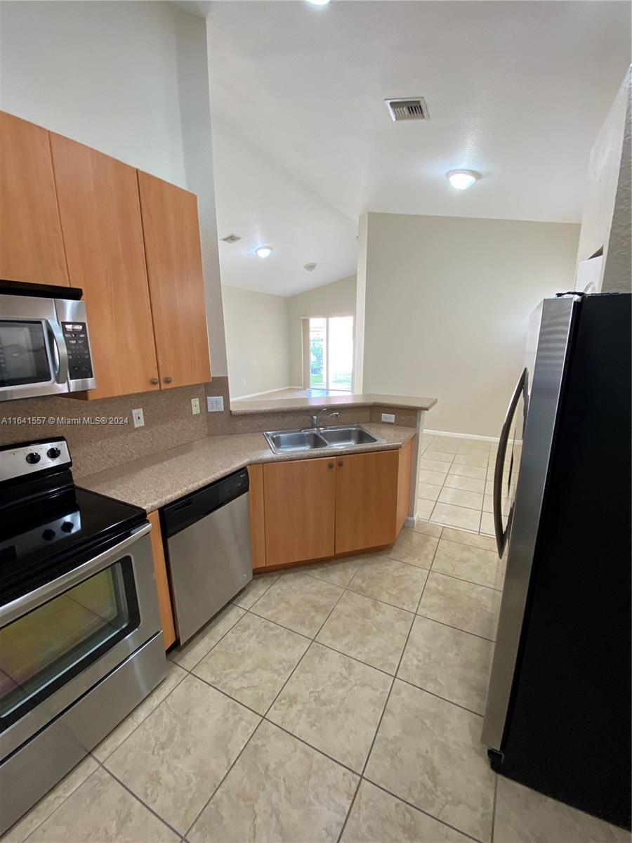 PORTOFINO PALMS - Residential Lease