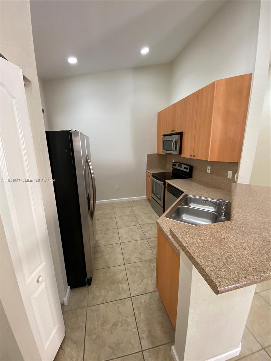 PORTOFINO PALMS - Residential Lease