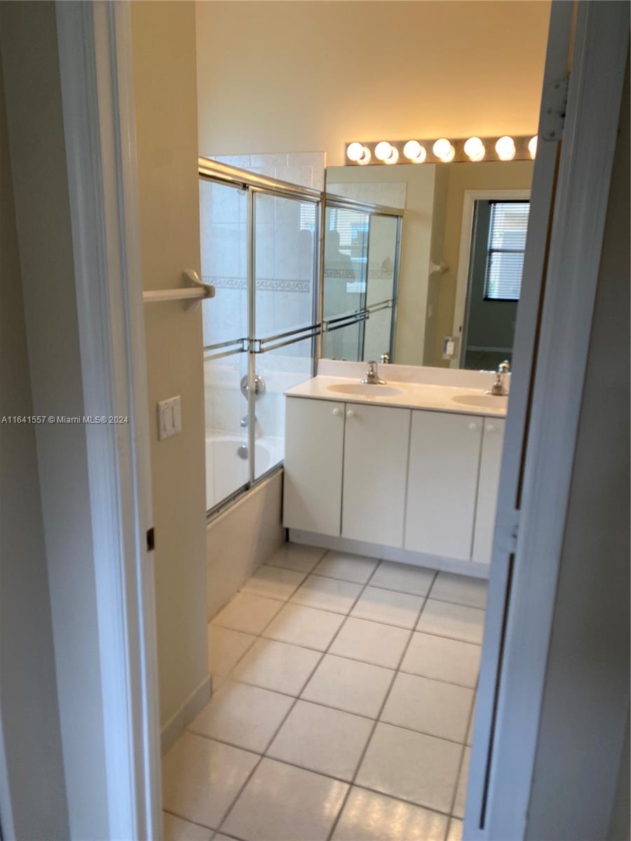 PORTOFINO PALMS - Residential Lease