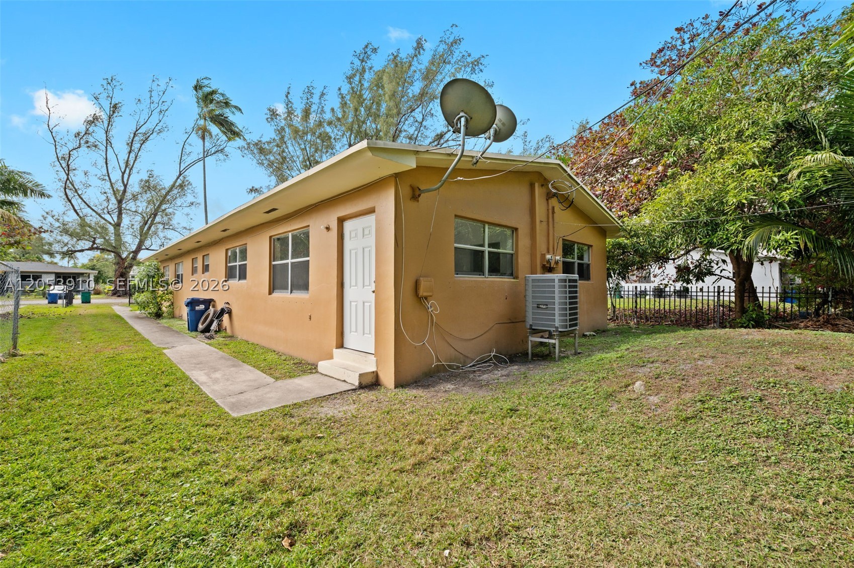 BISCAYNE COURT - Residential Income