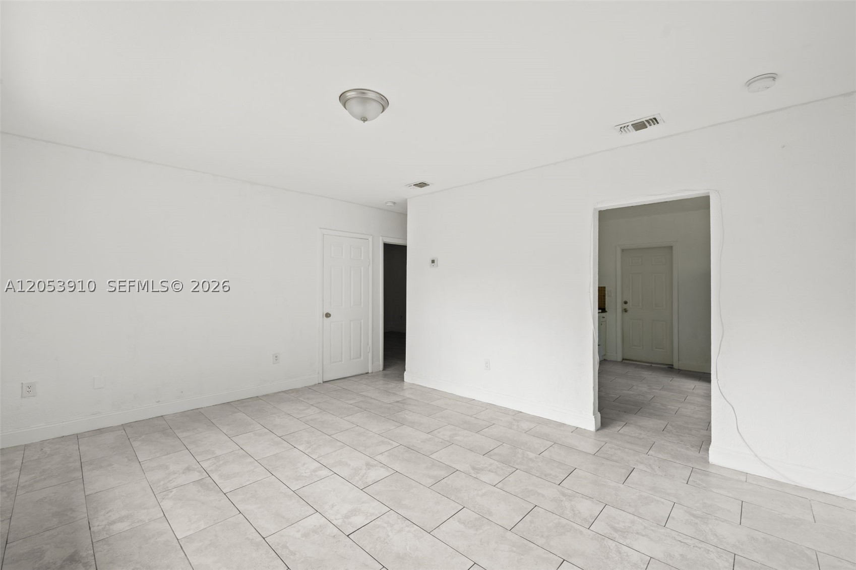 BISCAYNE COURT - Residential Income