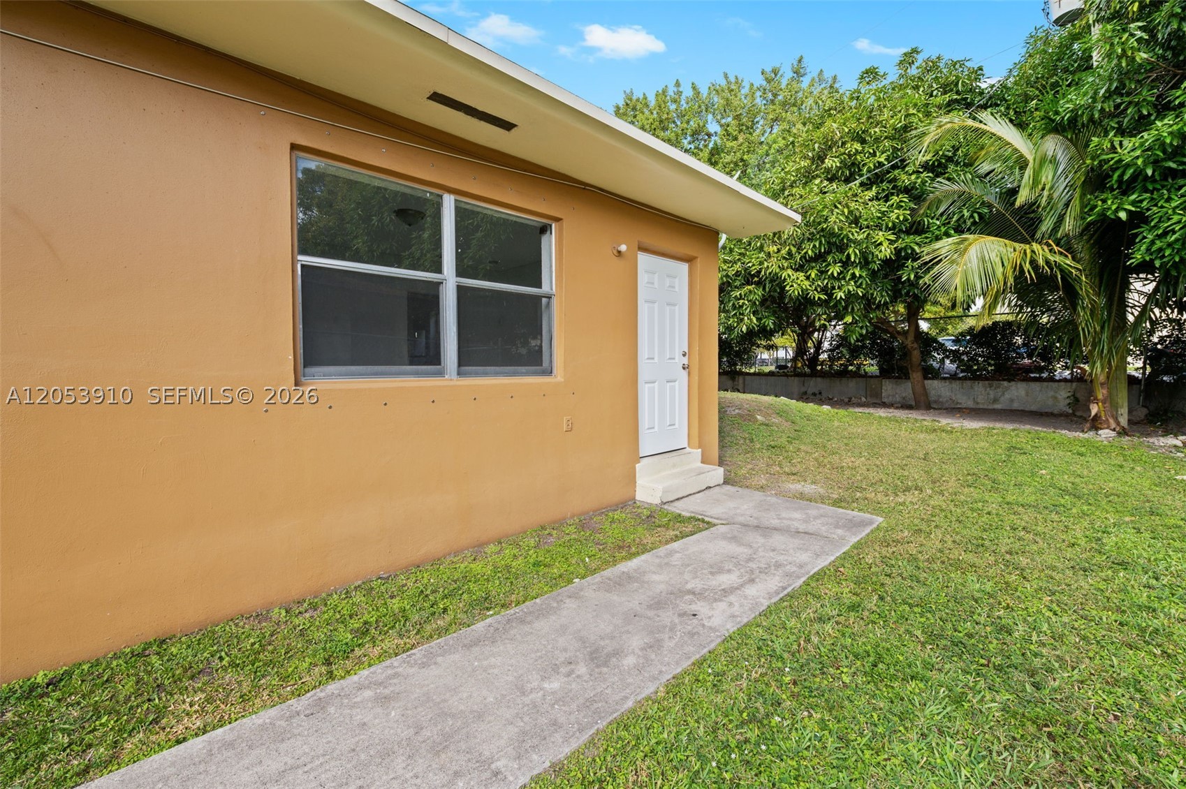 BISCAYNE COURT - Residential Income