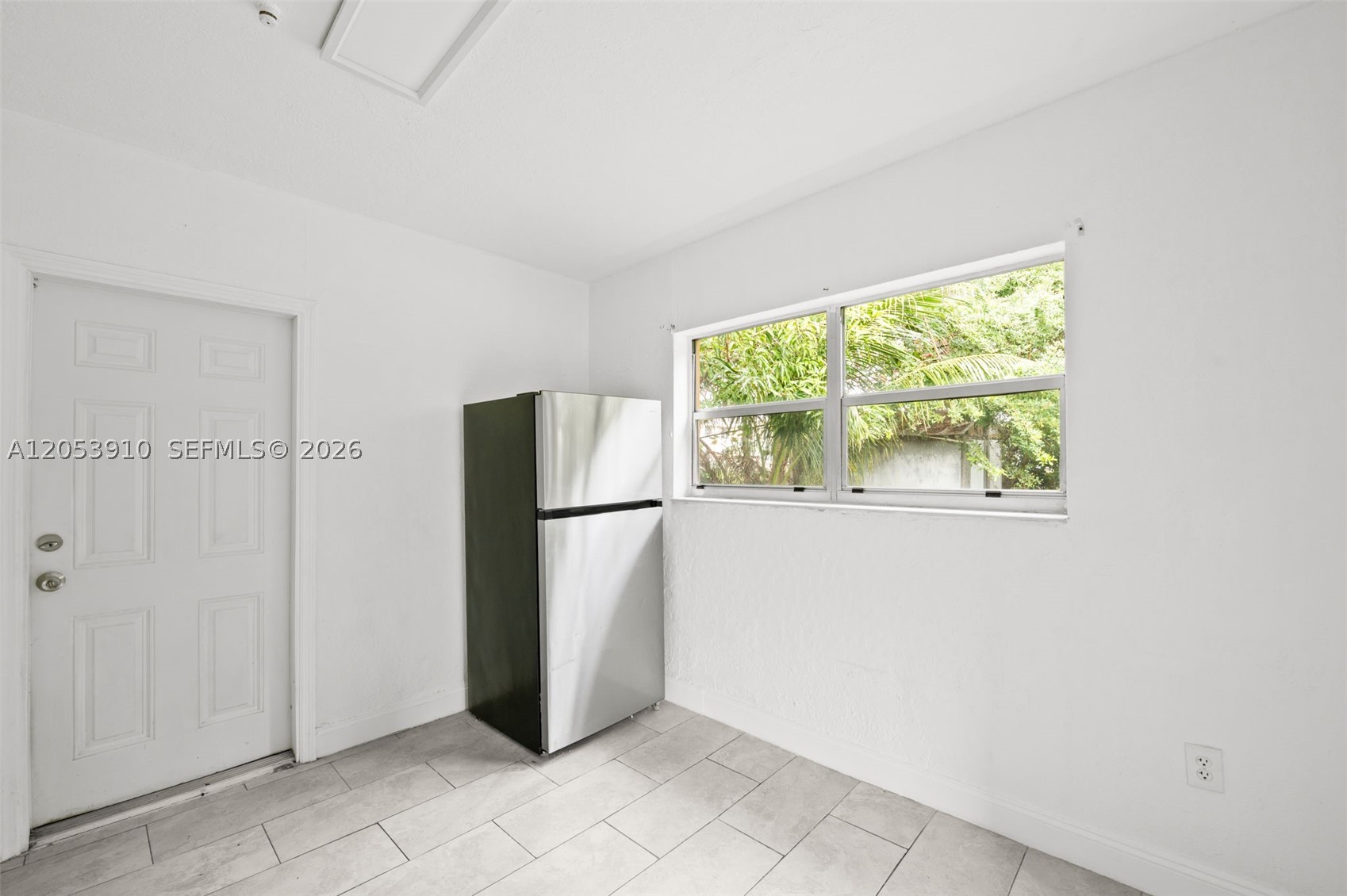 BISCAYNE COURT - Residential Income