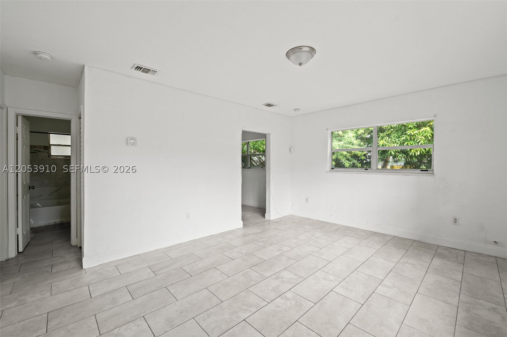 BISCAYNE COURT - Residential Income