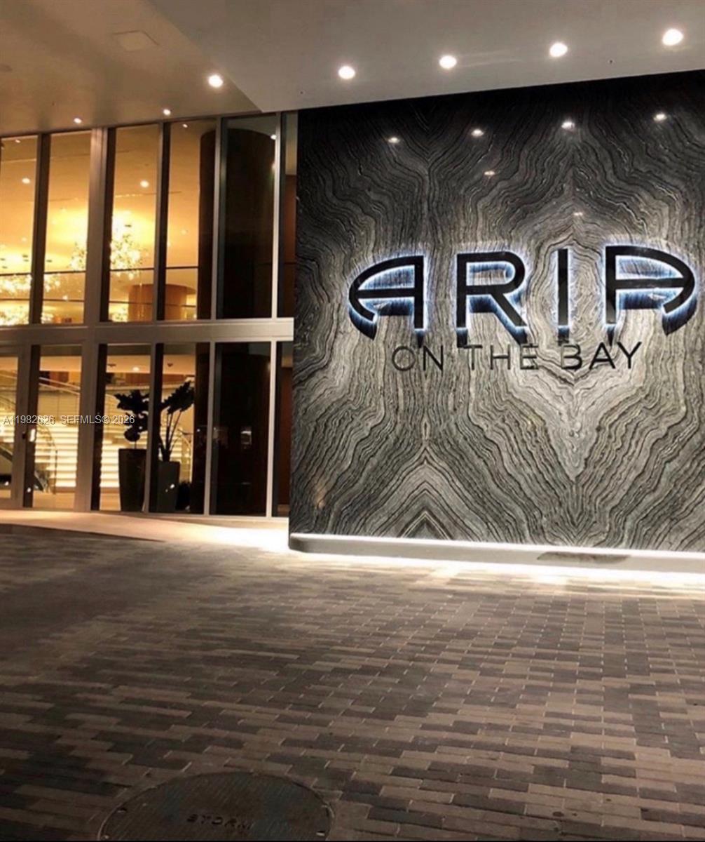 Live in the center of it all at The Aria on the Bay! Enjoy this gorgeous one bedroom unit 1.5B featuring 759 sq ft including additional oversized balcony with breathtaking views of Biscayne Bay & the city. Unit features: Italkraft cabinetry, Bosch stainless steel appliances and Brizo faucets. Aria on the Bay has over 25,000 SF of amenities equipped with state of the art gym, 2 curved sunrise & sunset pools, Hot tub, indoor/outdoor BBQ area. Fire pit, social room, yoga studio, screening room/theater, business center and valet.