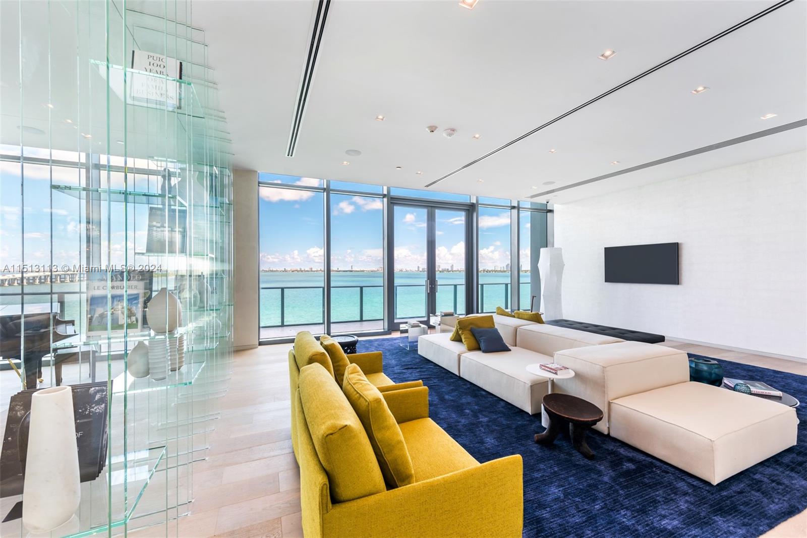 ONE PARAISO CONDO - Residential