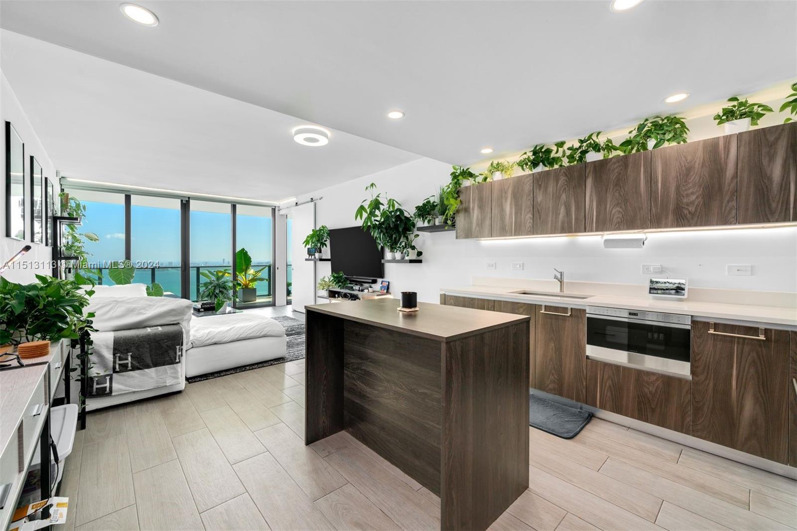 ONE PARAISO CONDO - Residential