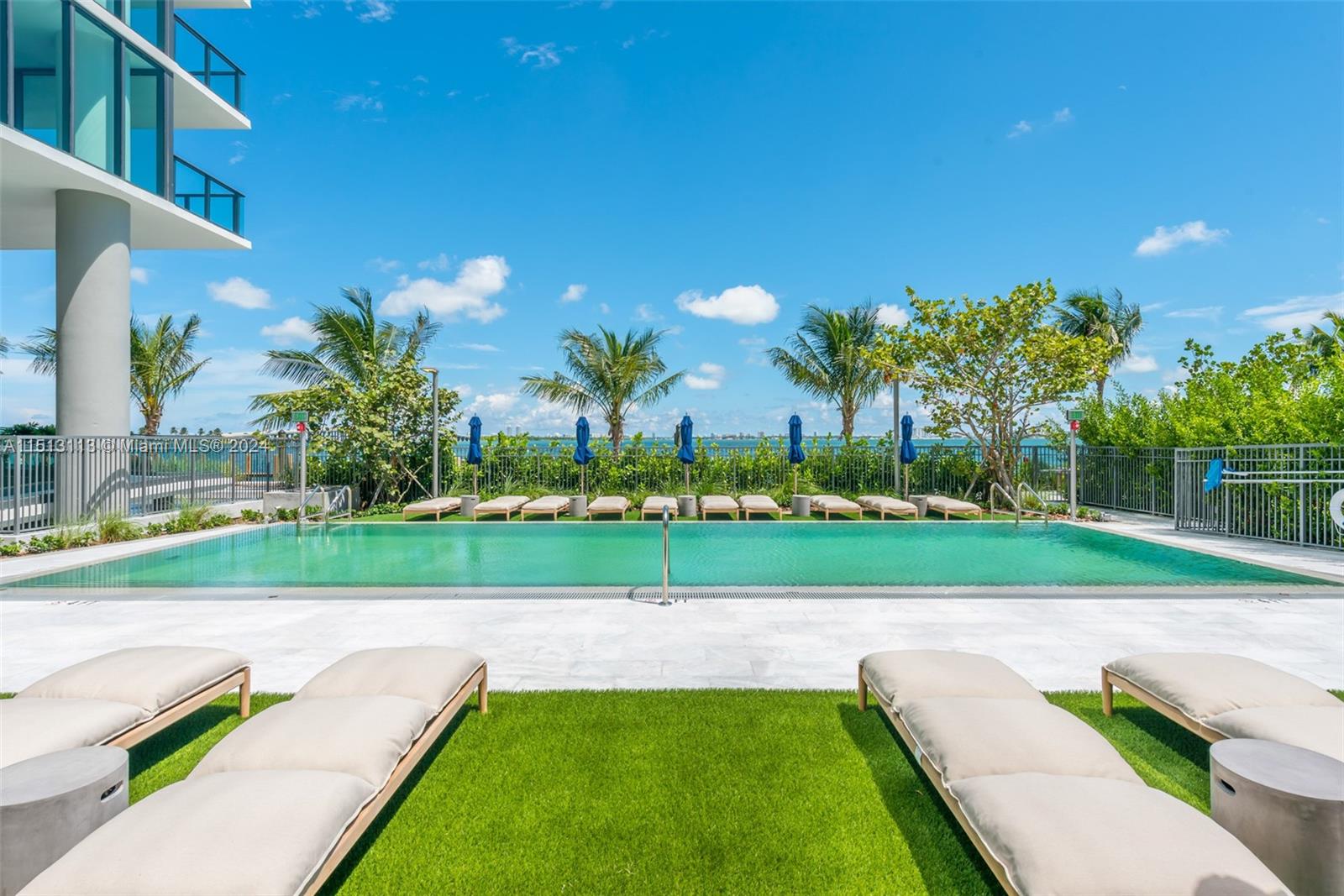 ONE PARAISO CONDO - Residential