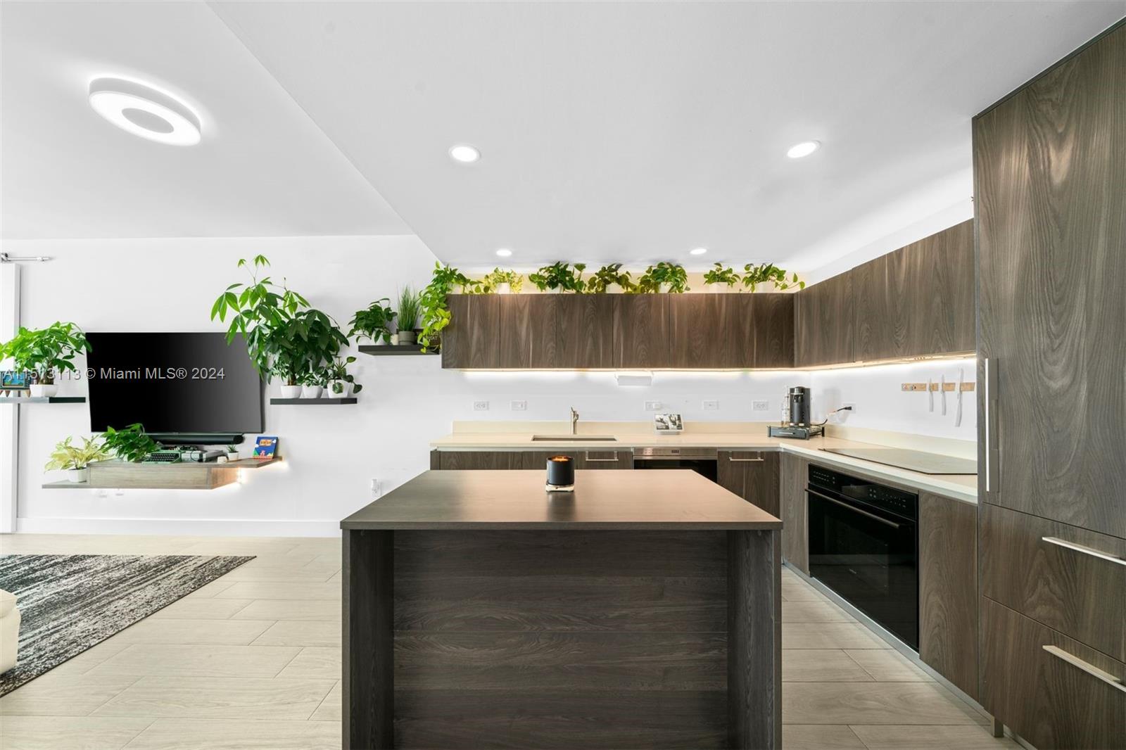 ONE PARAISO CONDO - Residential