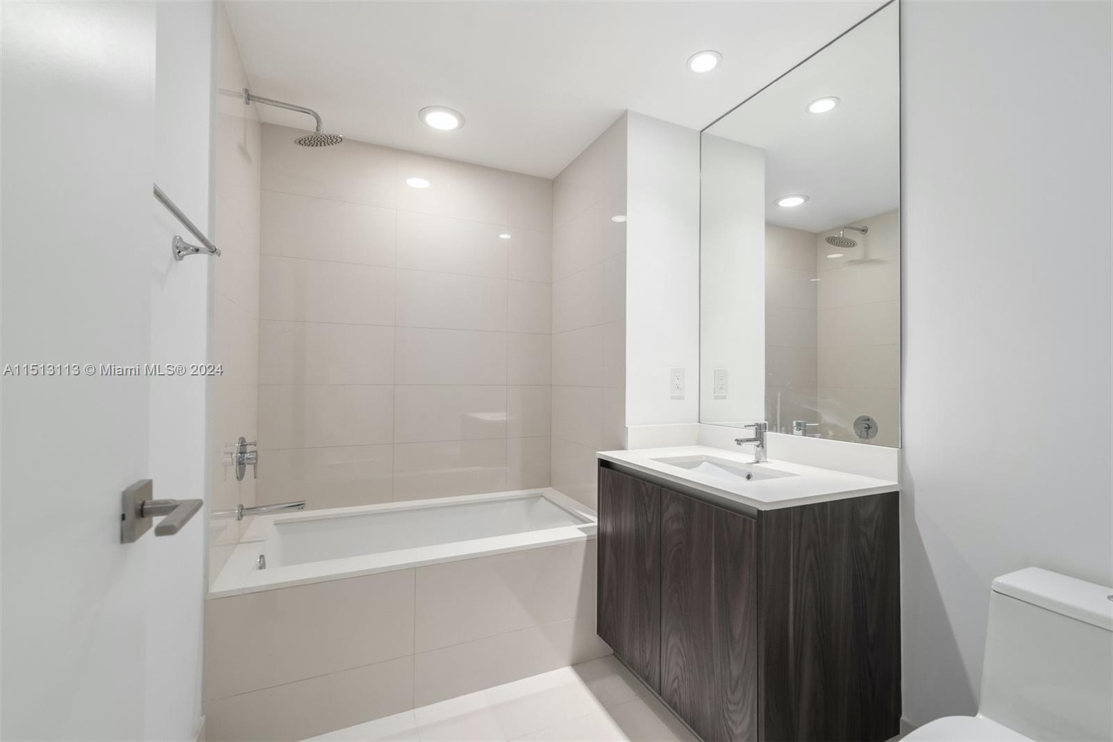 ONE PARAISO CONDO - Residential