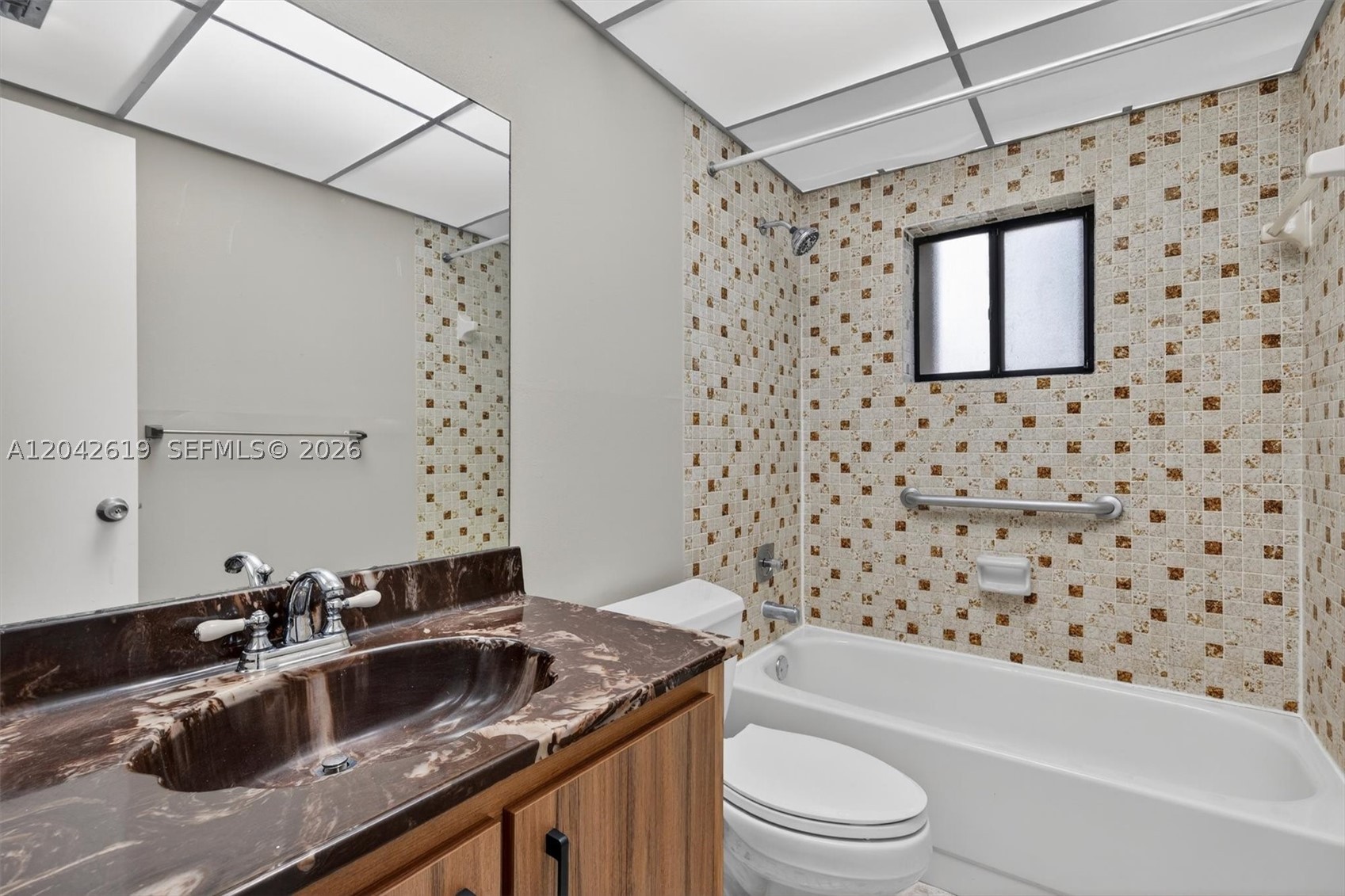 THE HORIZONS CONDO #5 - Residential Lease