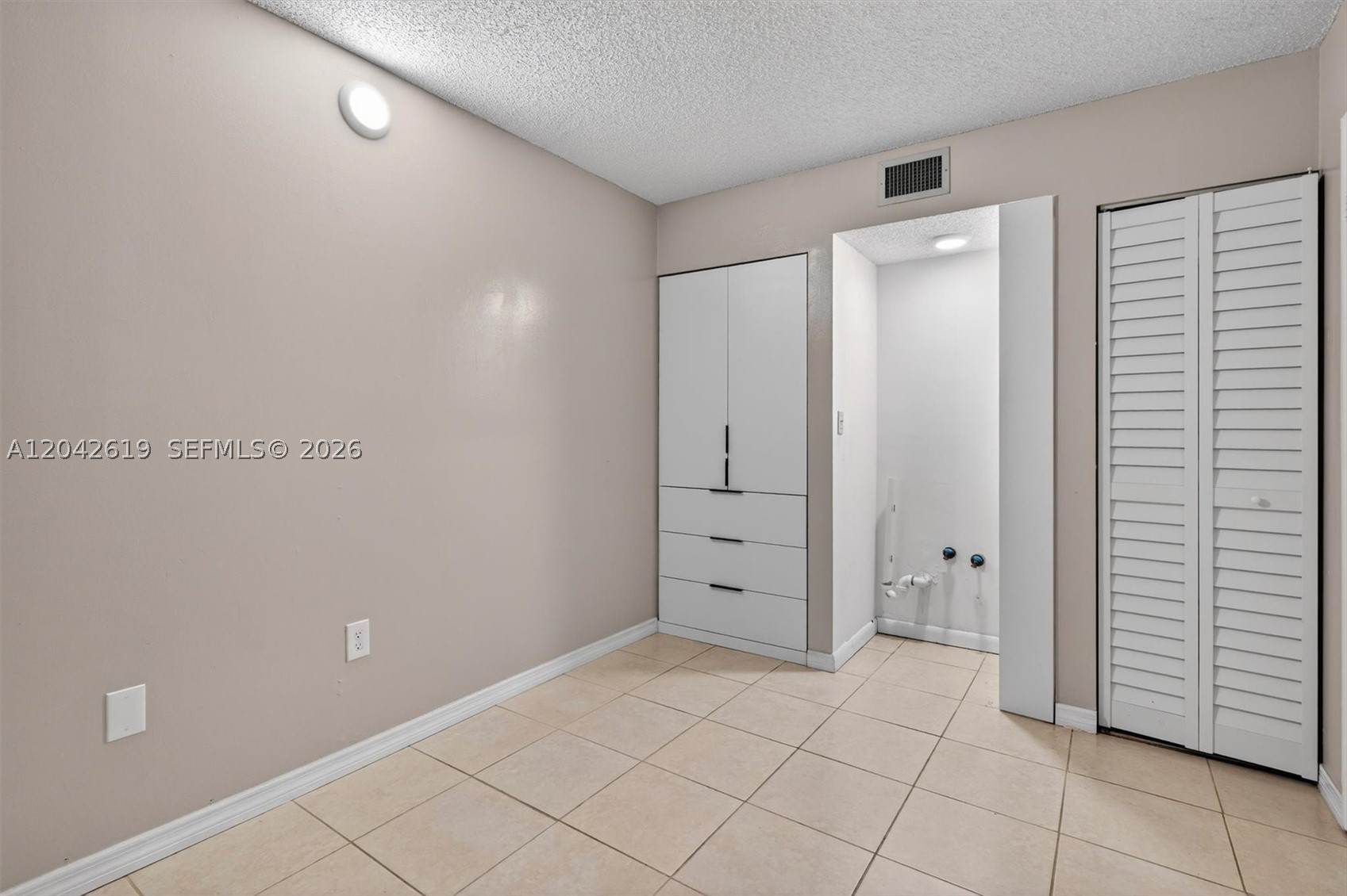 THE HORIZONS CONDO #5 - Residential Lease
