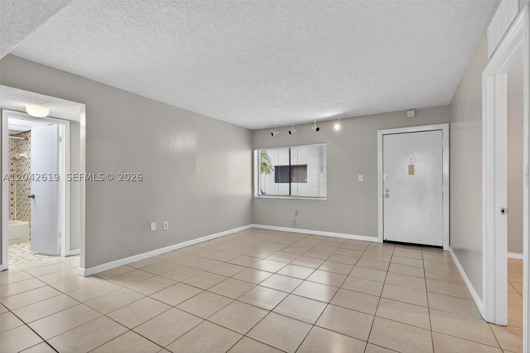 THE HORIZONS CONDO #5 - Residential Lease