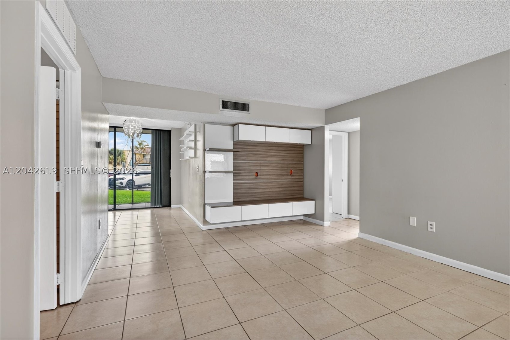 THE HORIZONS CONDO #5 - Residential Lease