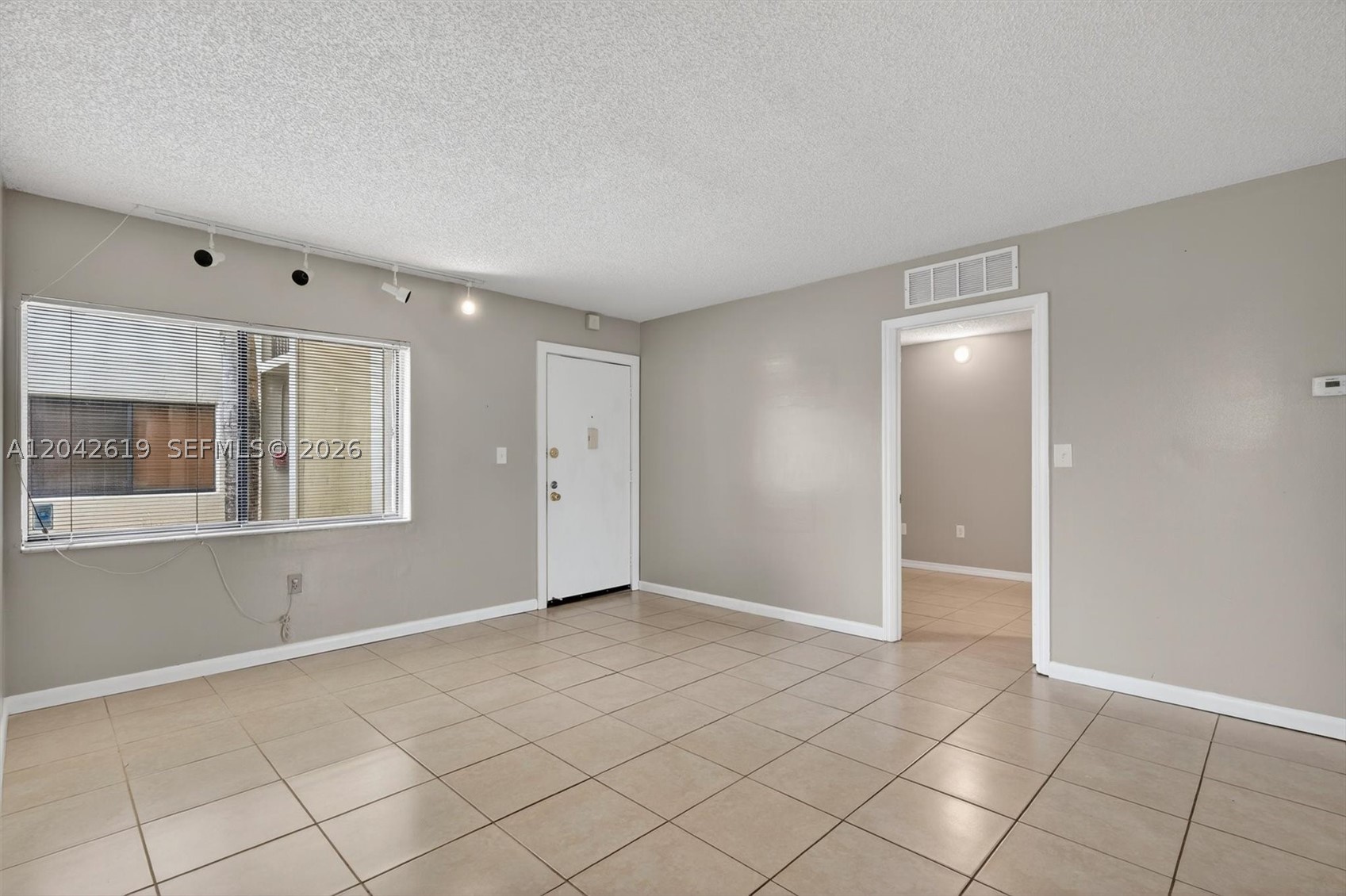 THE HORIZONS CONDO #5 - Residential Lease