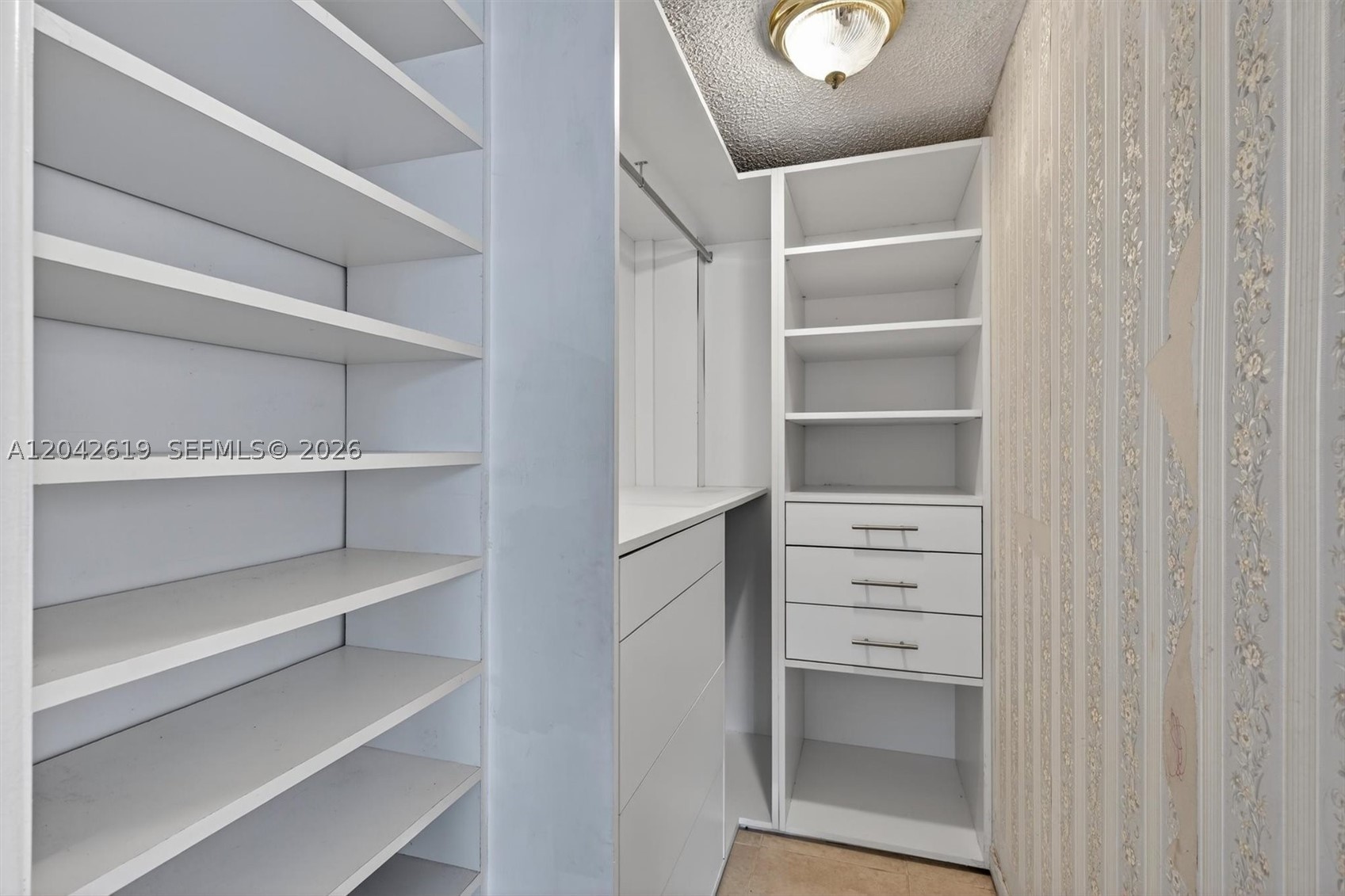 THE HORIZONS CONDO #5 - Residential Lease