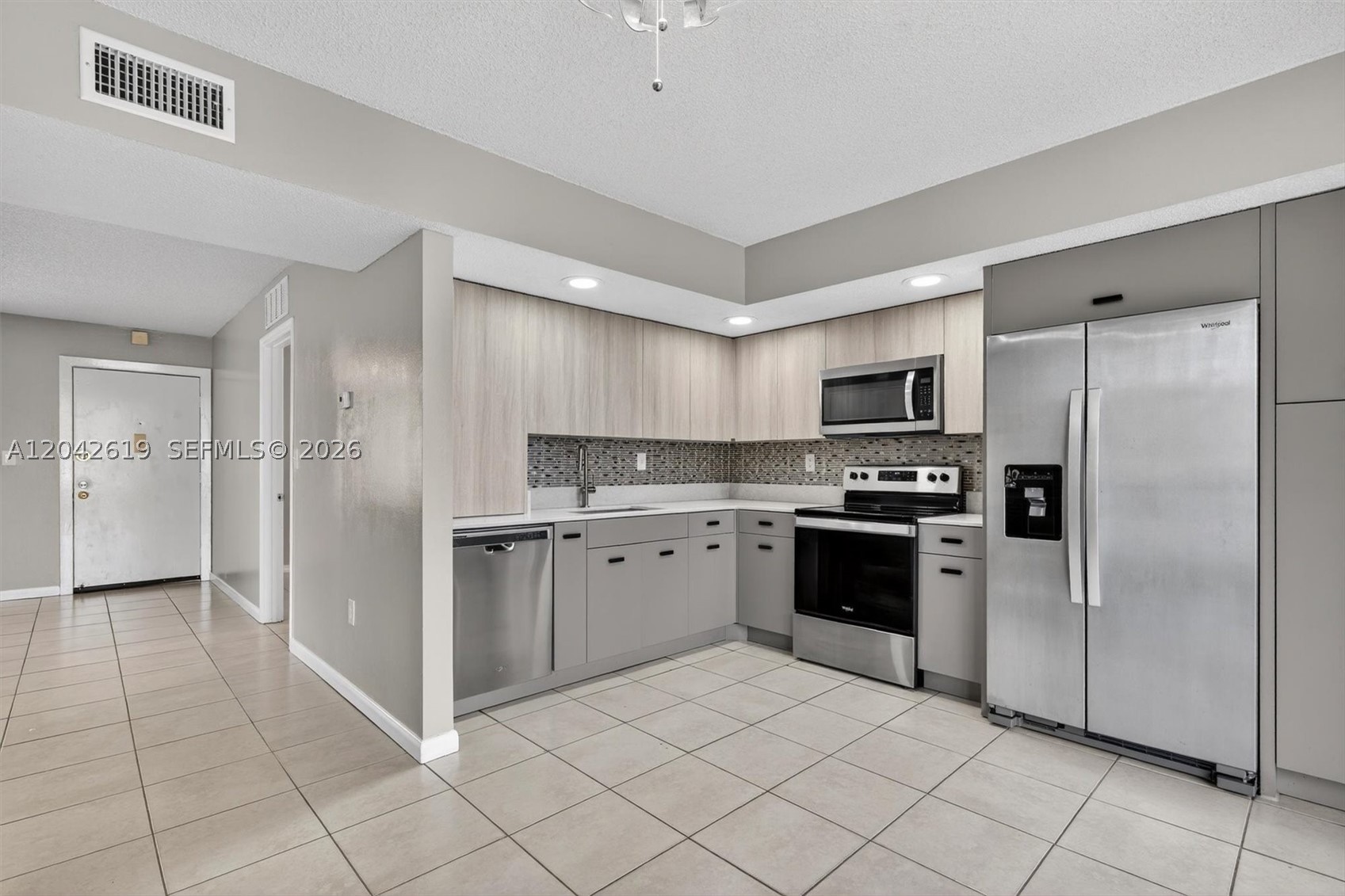 THE HORIZONS CONDO #5 - Residential Lease