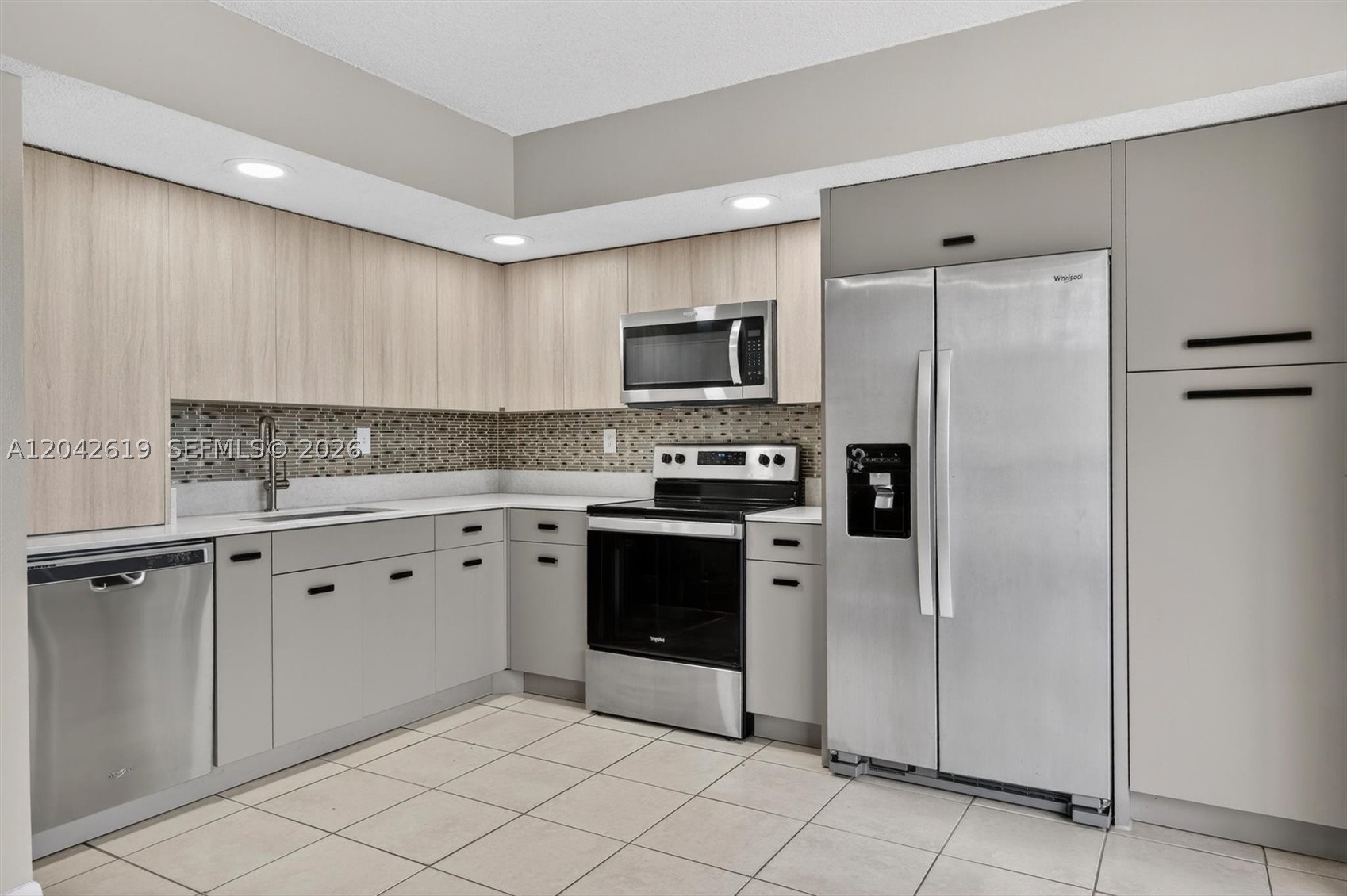 THE HORIZONS CONDO #5 - Residential Lease