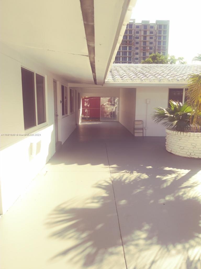 HOLLYWOOD LITTLE RANCHES - Residential Lease