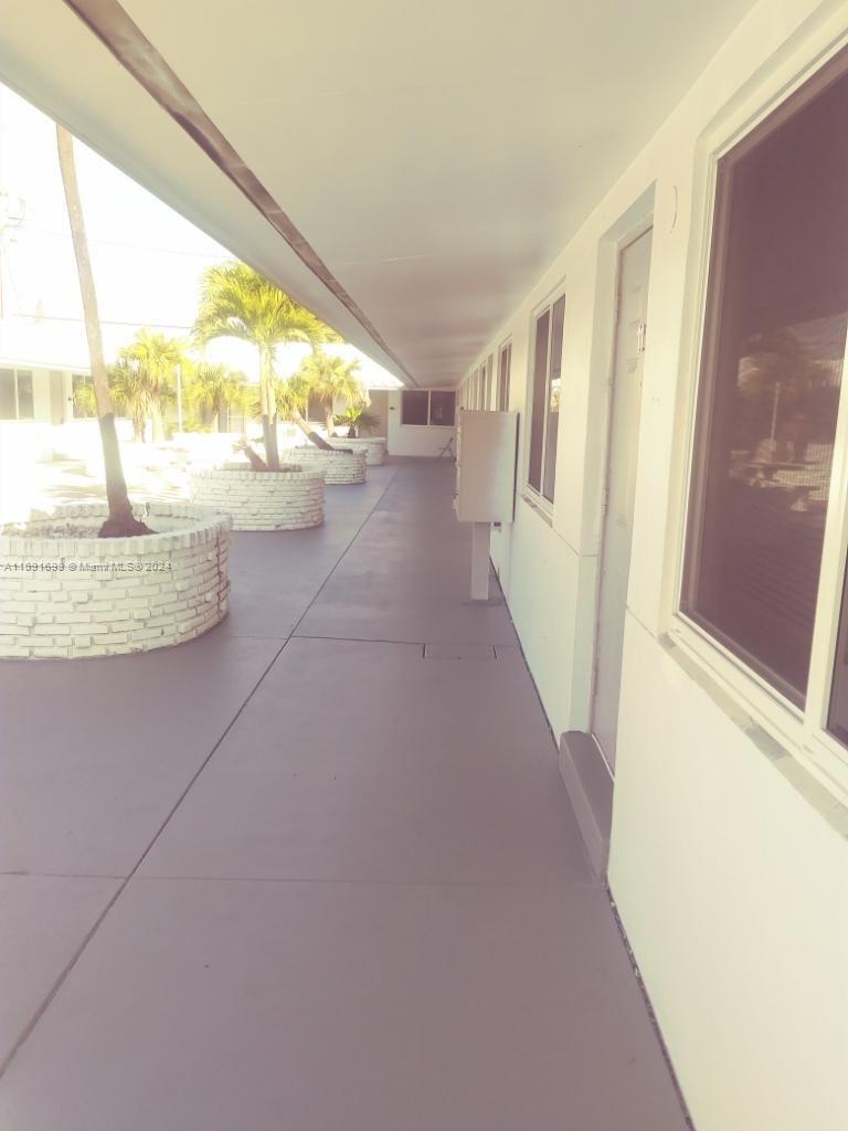 HOLLYWOOD LITTLE RANCHES - Residential Lease