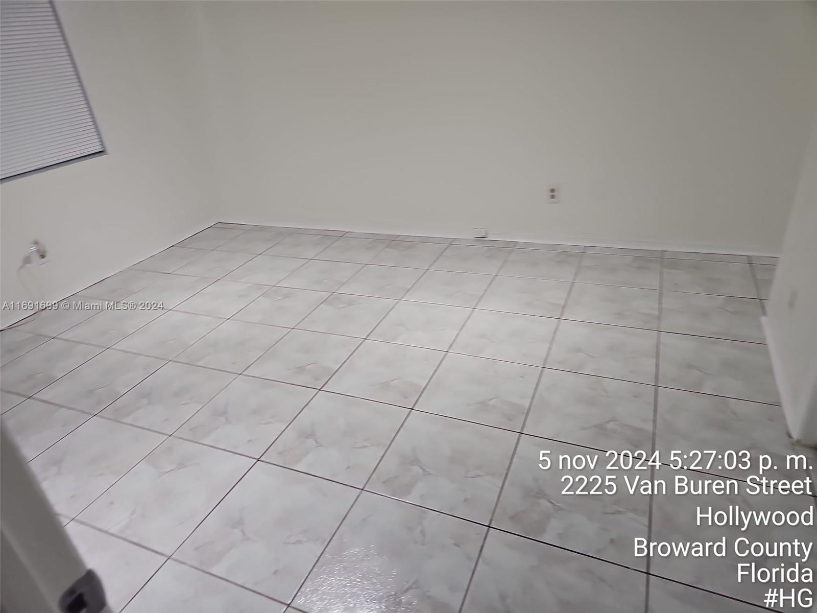HOLLYWOOD LITTLE RANCHES - Residential Lease