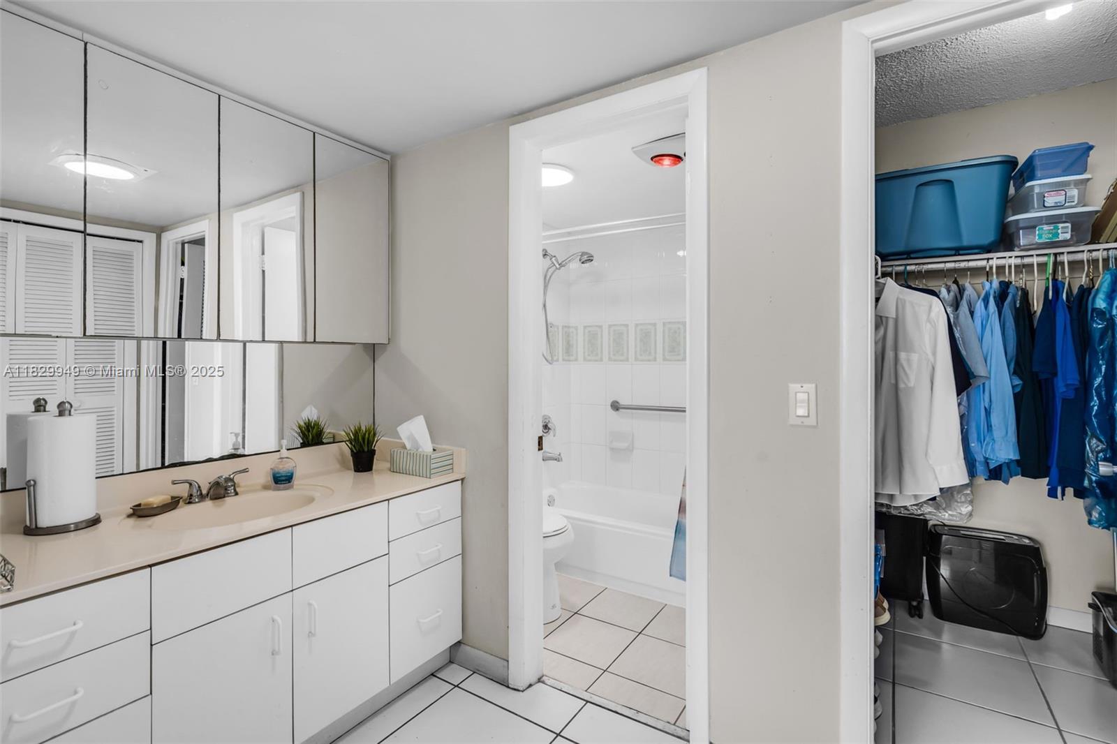 BAYVIEW CONDO - Residential