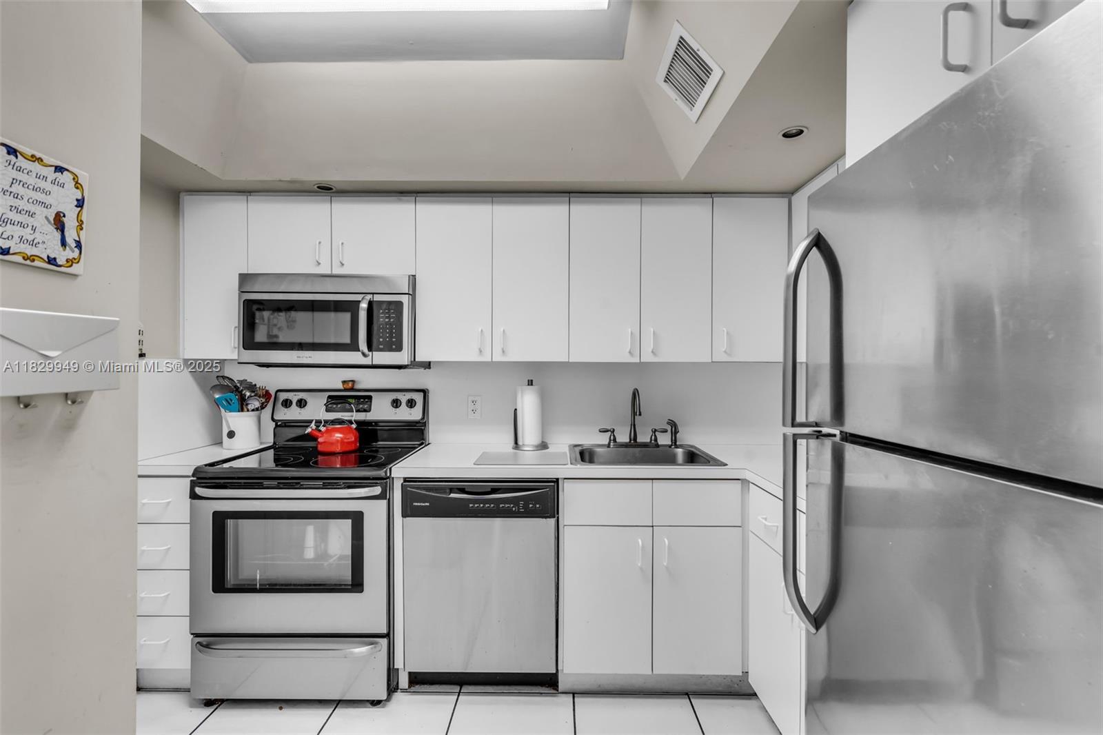 BAYVIEW CONDO - Residential