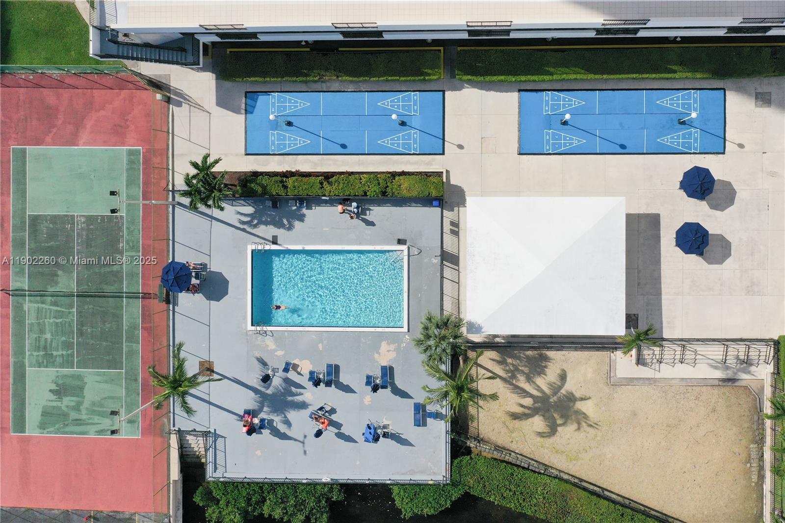 COMMODORE PLAZA CONDO - Residential