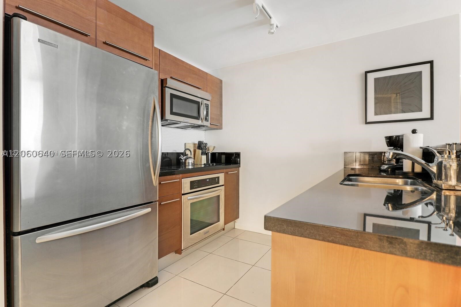 VIZCAYNE SOUTH CONDO - Residential