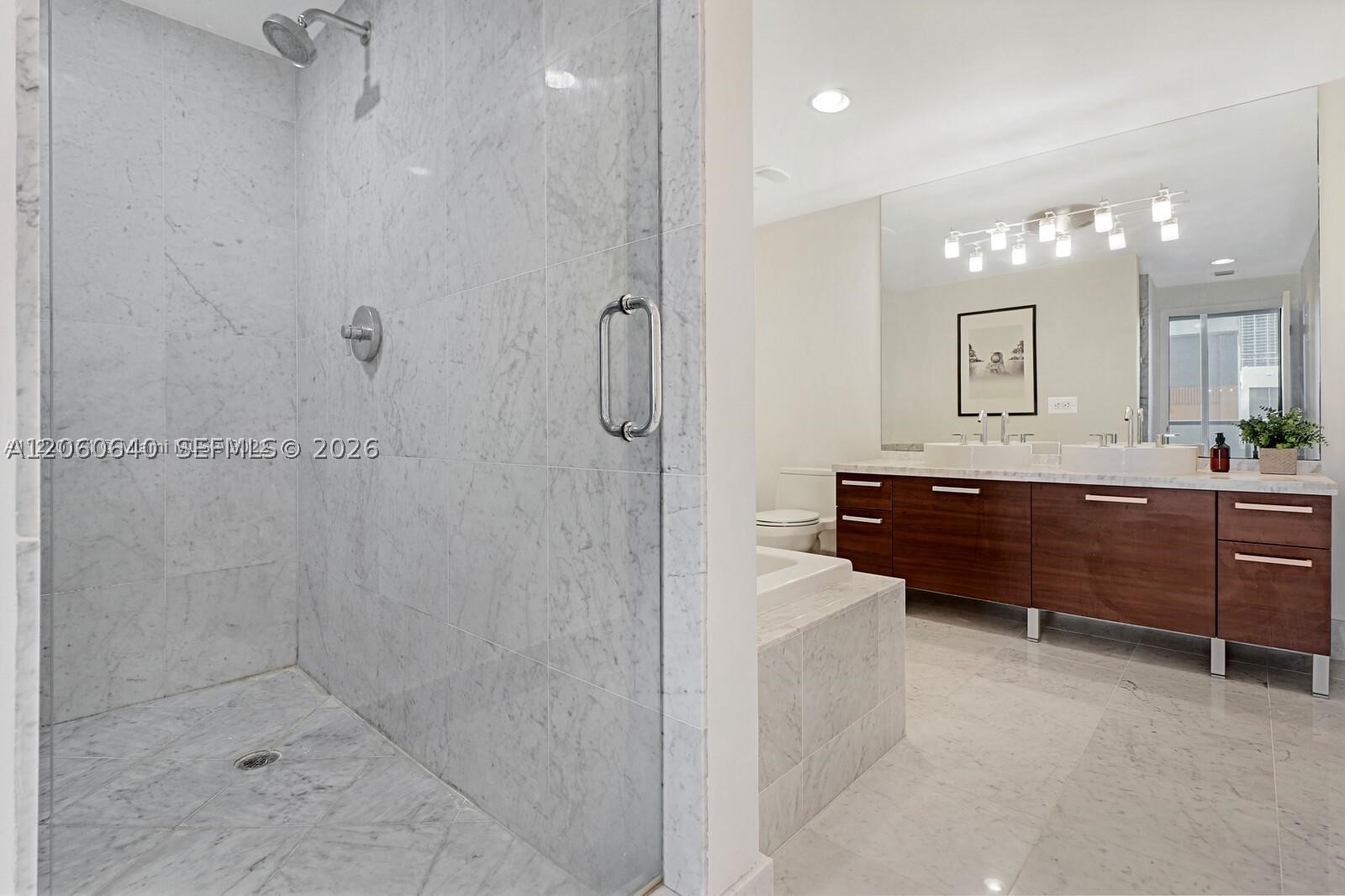 VIZCAYNE SOUTH CONDO - Residential