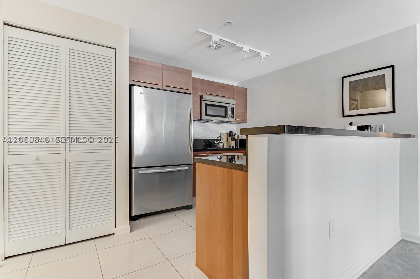 VIZCAYNE SOUTH CONDO - Residential