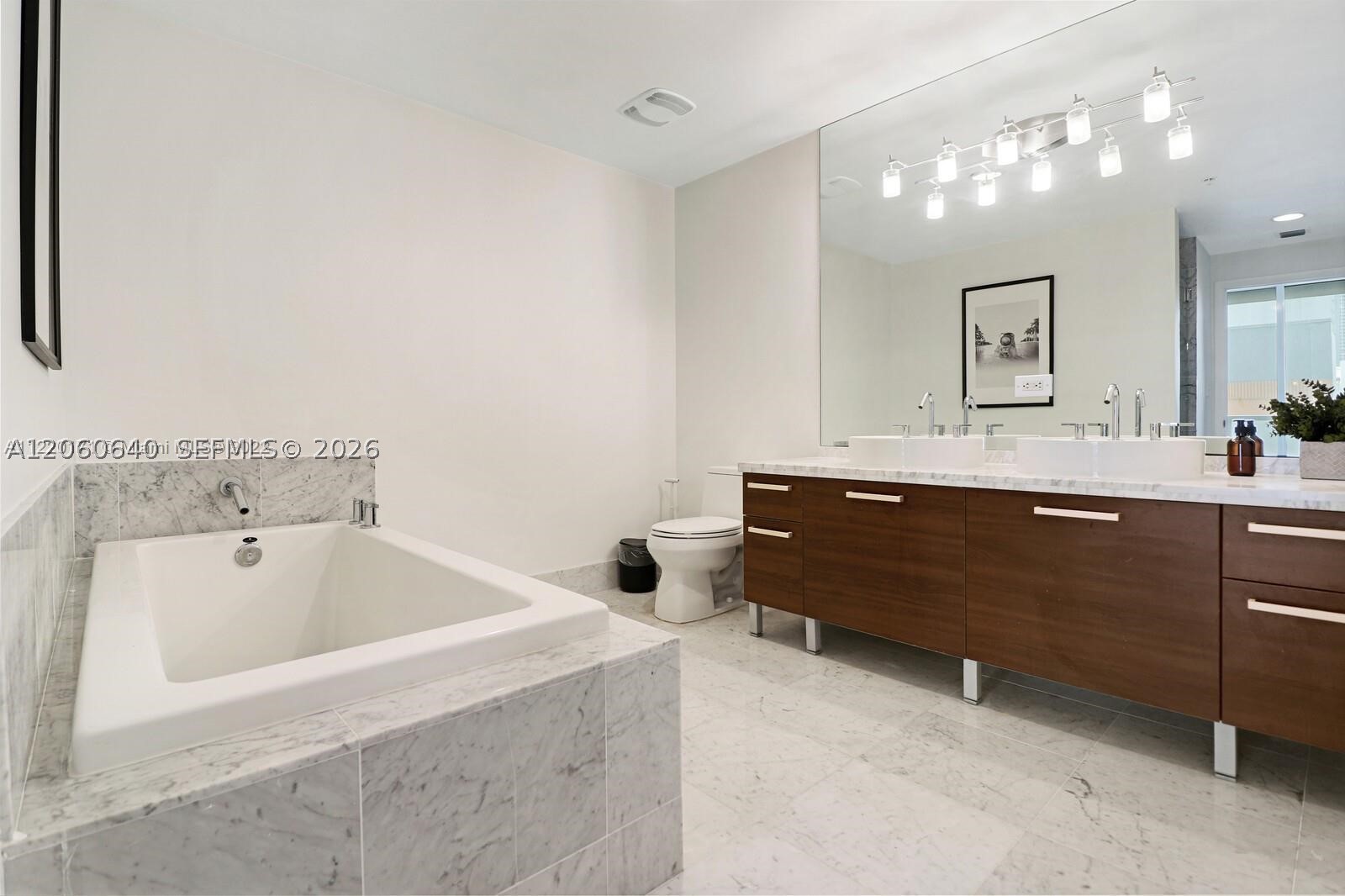 VIZCAYNE SOUTH CONDO - Residential