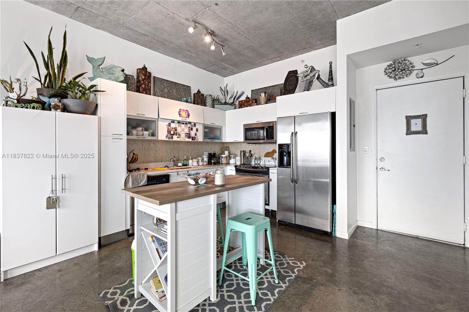 Loft Downtown 2 - Residential Lease