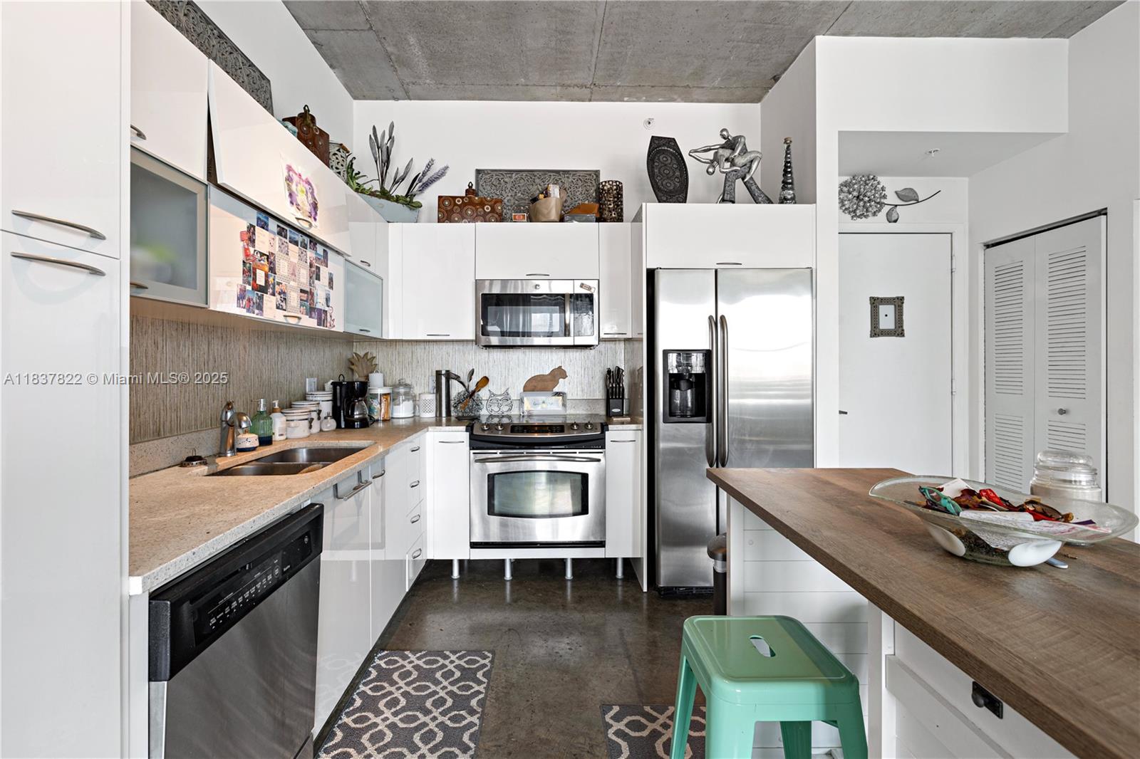 Loft Downtown 2 - Residential Lease