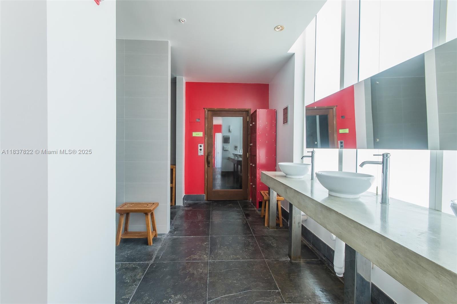 Loft Downtown 2 - Residential Lease