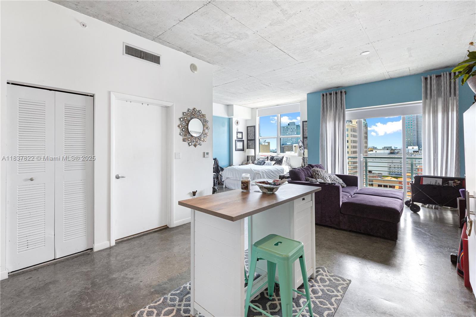 Loft Downtown 2 - Residential Lease