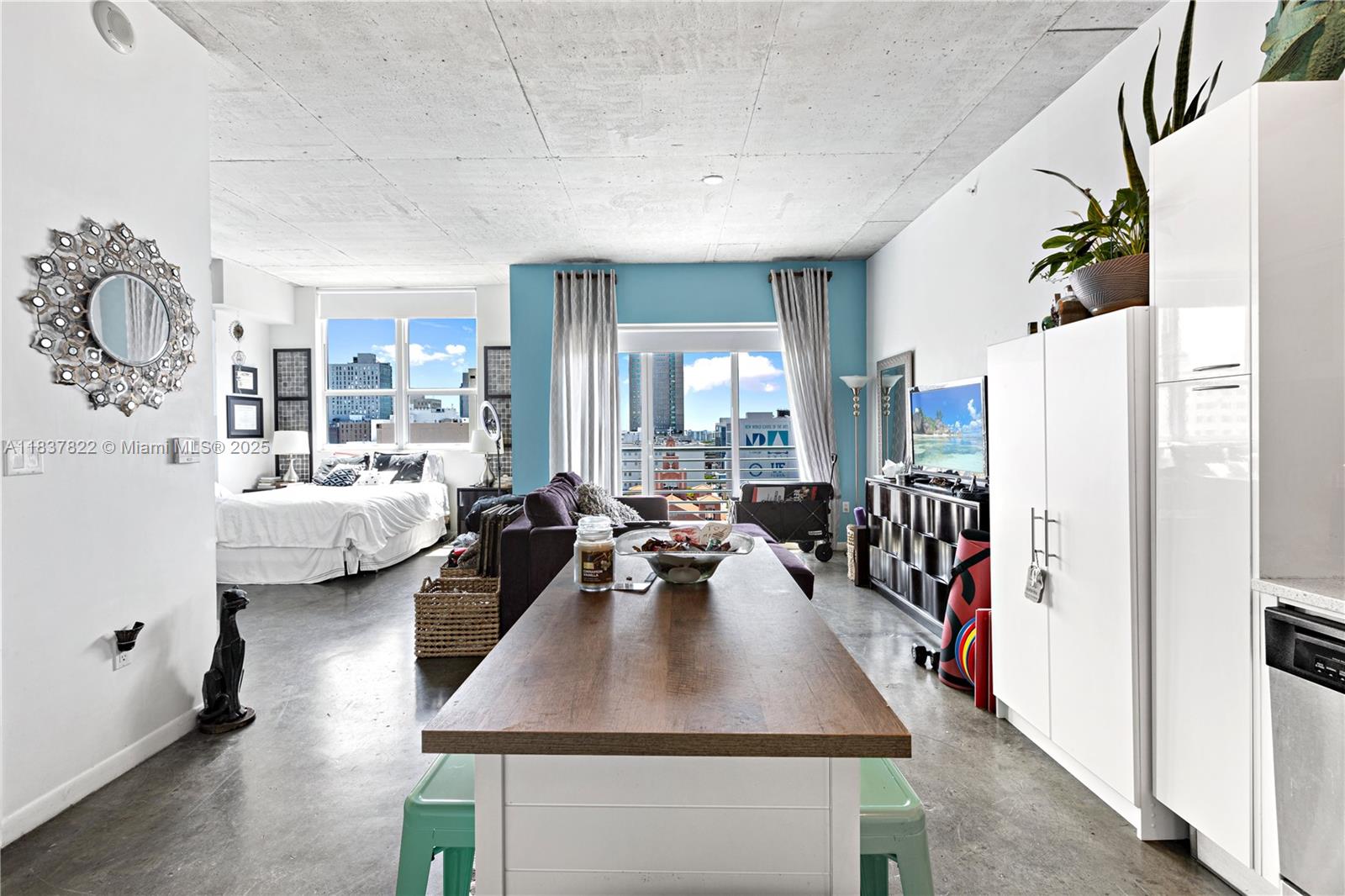 Loft Downtown 2 - Residential Lease